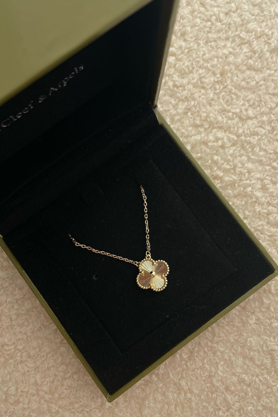 V C & Arpels Stainless steel Necklaces